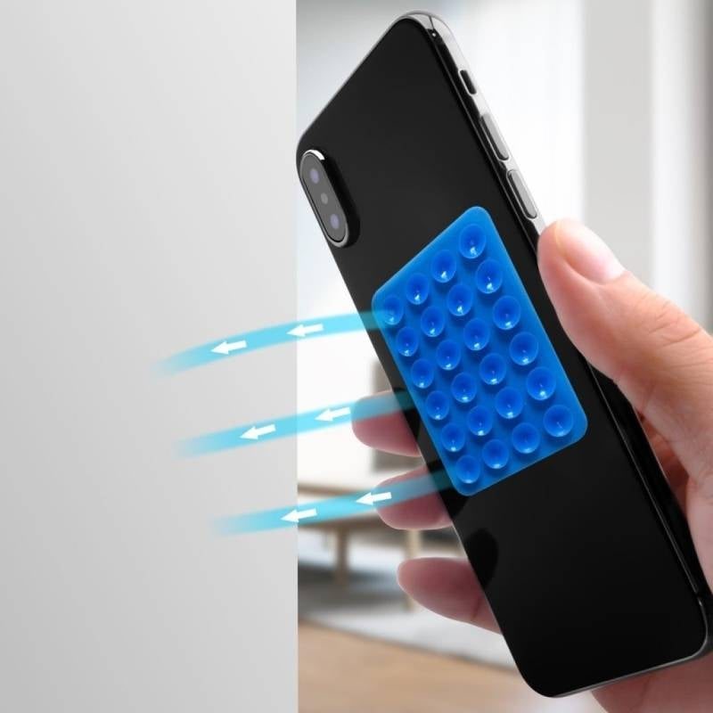 Phone case with blue cooling pad held by a hand, with cooling effect illustrated.